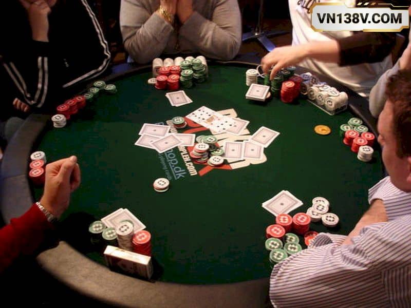 Small-Blind-co-loi-the-dac-biet-trong-tro-choi-Poker